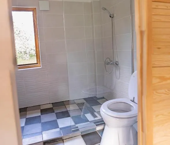 בית נופש Rustic&green For 6 People Free Airconditioner Free Coffee Free Parking באלאטונקנשה