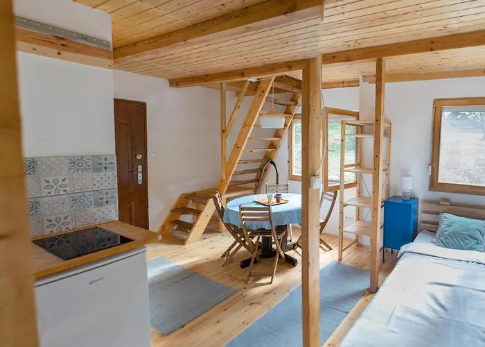 Rustic&green For 6 People Free Airconditioner Free Coffee Free Parking בית נופש